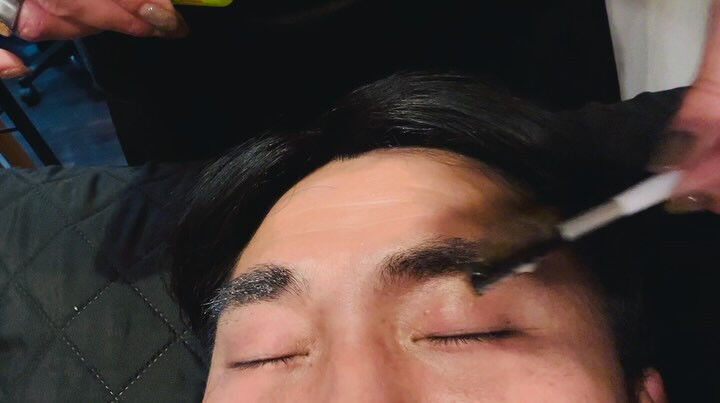 男性の皆さん、眉のお手入れがもっと簡単にできたらと思いません